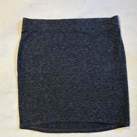 H&M Dresses & Skirts - Divided H&M Women's Gray Strechy Skirt. Size L.